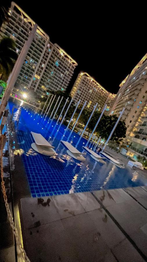 Azure Urban Resort Maui Unit Manilla Buitenkant foto
